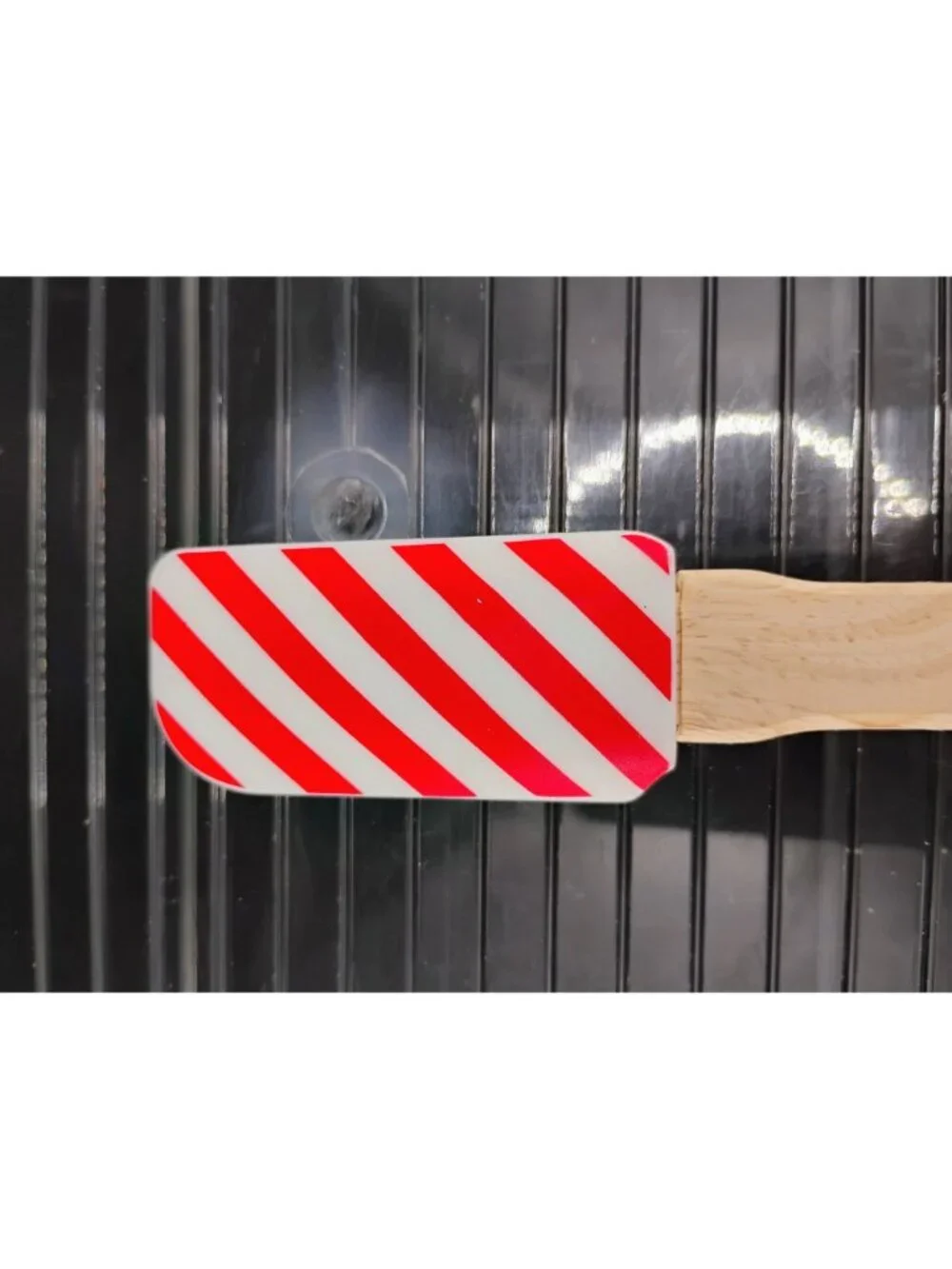 Wondershop Silicone And Rubberwood Frosting Spreader Red/White Stripe